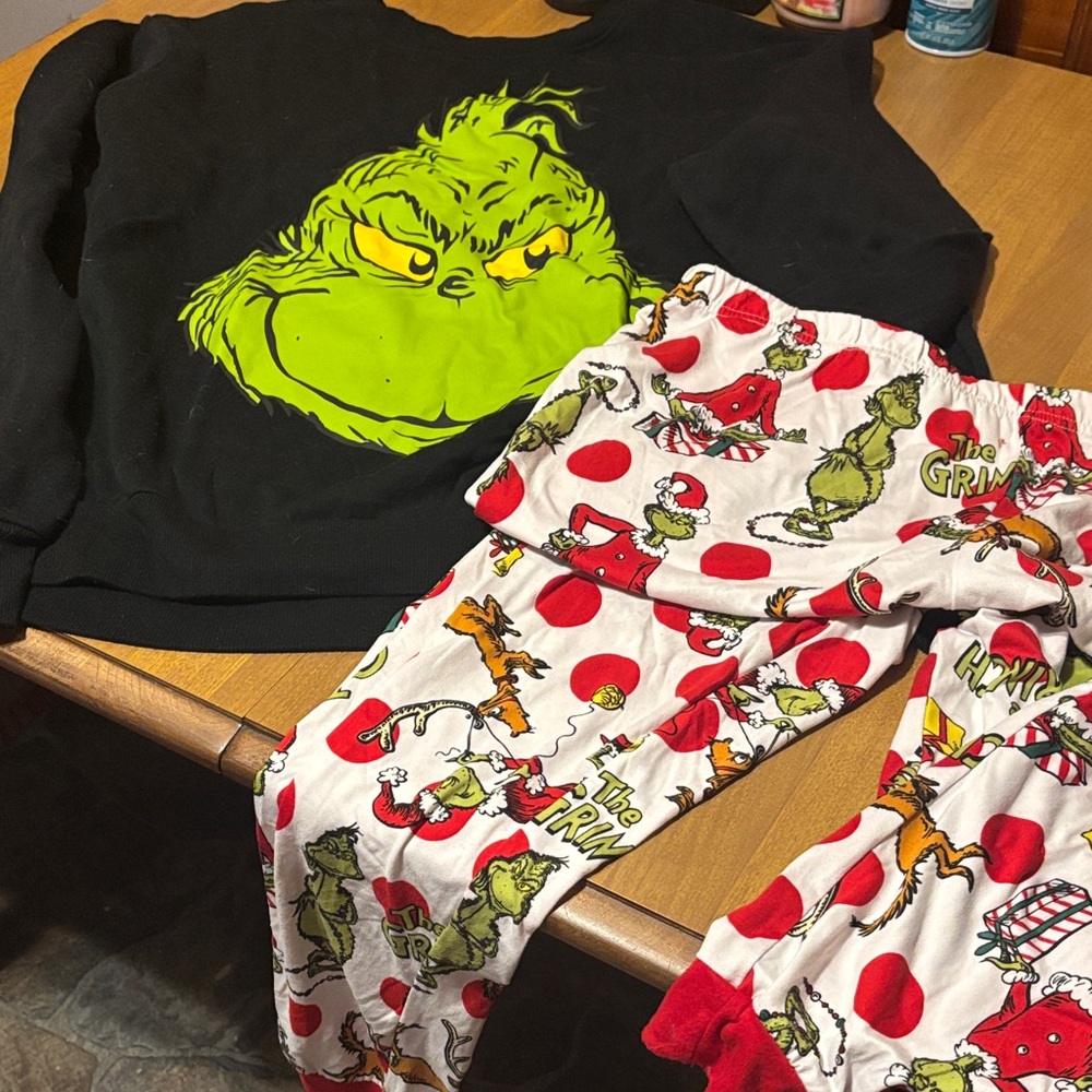 Grinch Pajamas Set - Black and Red
